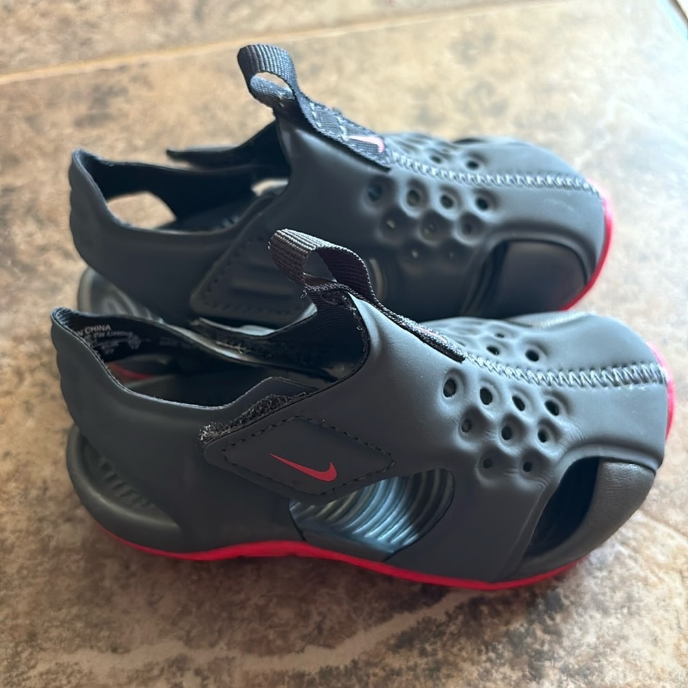 Baby nike sandals size 6